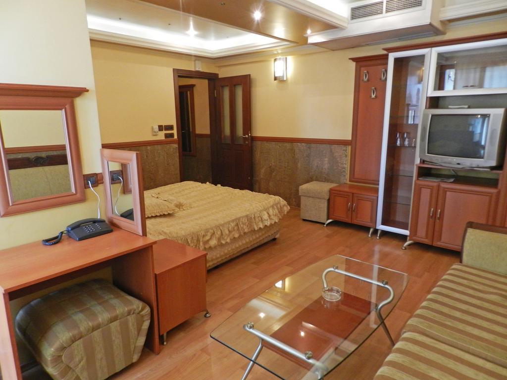 Hotel California 3*
